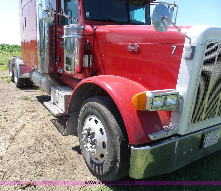image for item K3133 2006 Peterbilt 379 semi truck