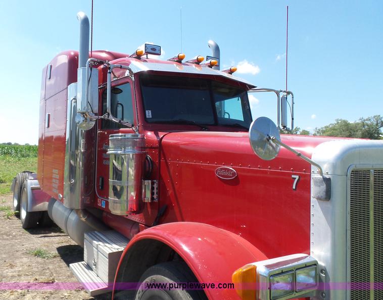 image for item K3133 2006 Peterbilt 379 semi truck