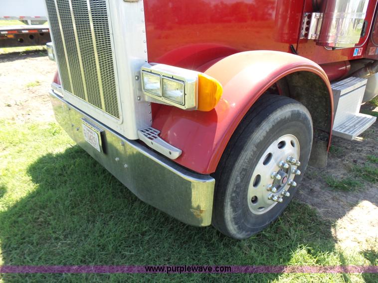 image for item K3133 2006 Peterbilt 379 semi truck