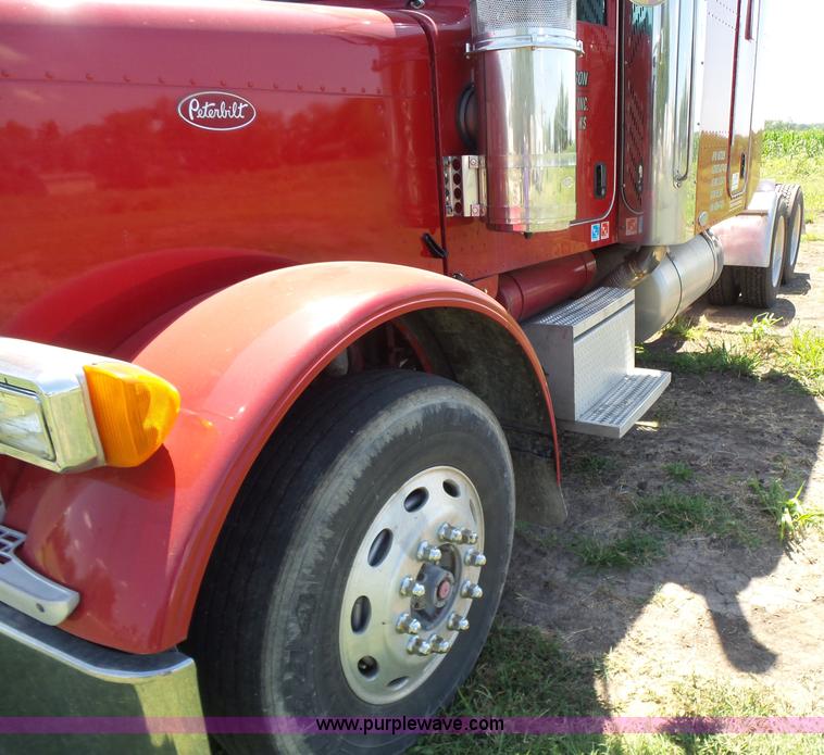 image for item K3133 2006 Peterbilt 379 semi truck
