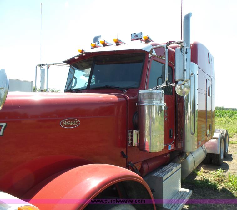 image for item K3133 2006 Peterbilt 379 semi truck