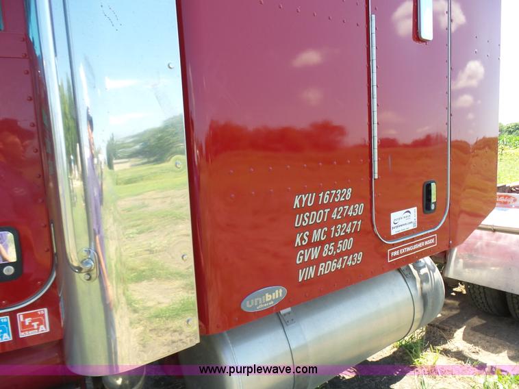 image for item K3133 2006 Peterbilt 379 semi truck