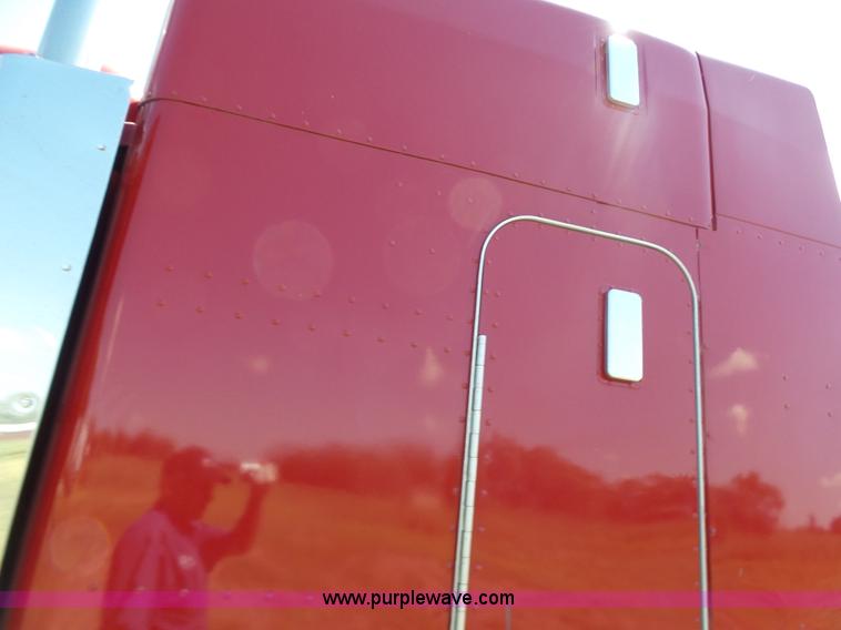 image for item K3133 2006 Peterbilt 379 semi truck