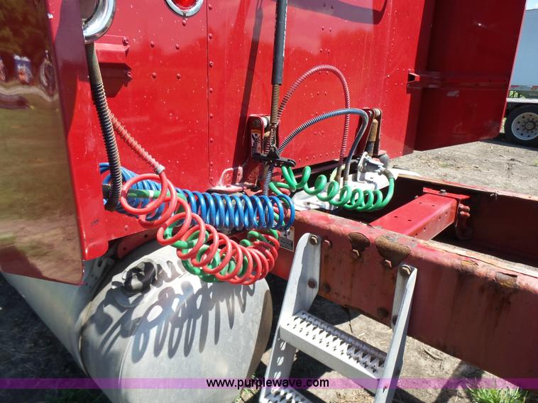 image for item K3133 2006 Peterbilt 379 semi truck