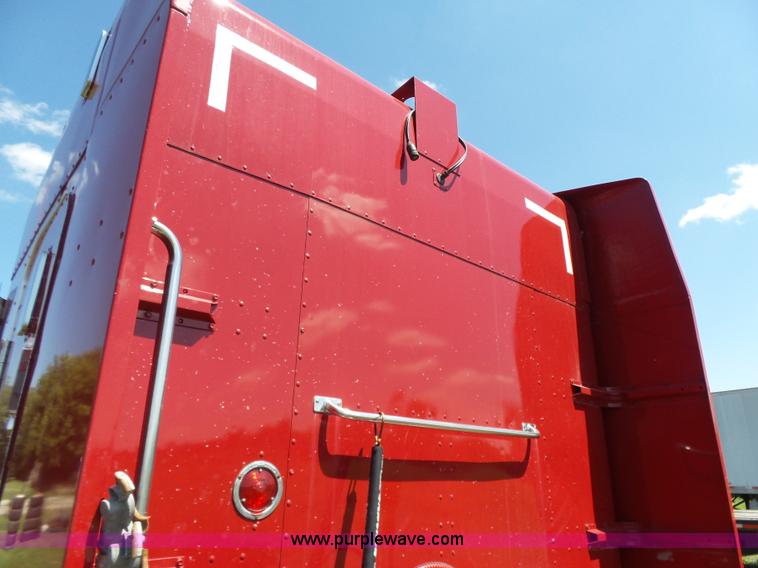 image for item K3133 2006 Peterbilt 379 semi truck