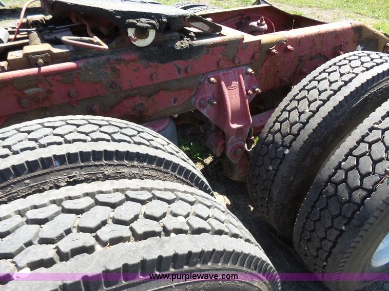 image for item K3133 2006 Peterbilt 379 semi truck