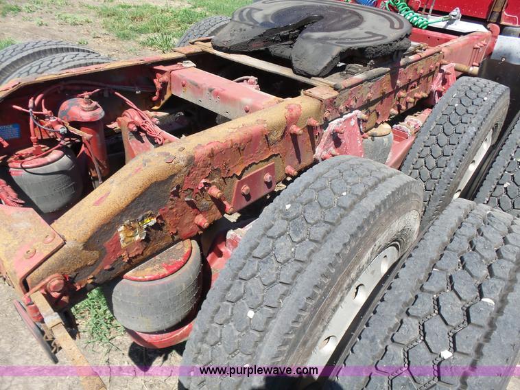 image for item K3133 2006 Peterbilt 379 semi truck