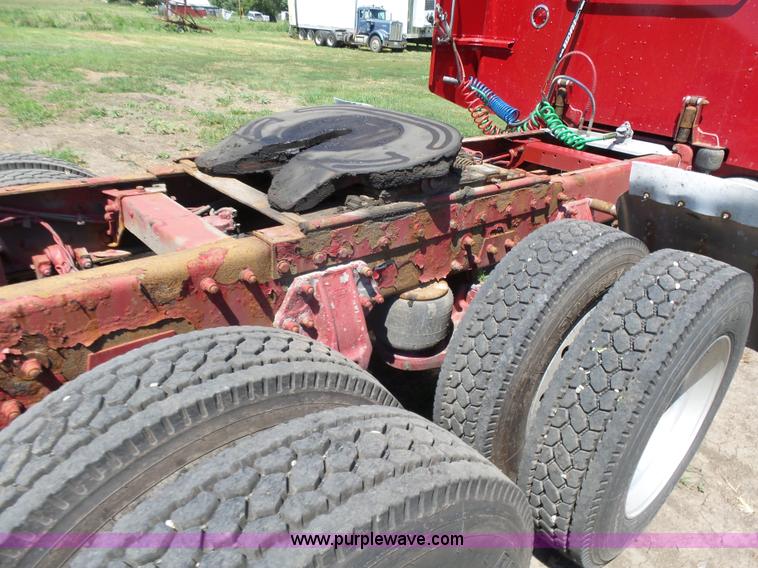 image for item K3133 2006 Peterbilt 379 semi truck