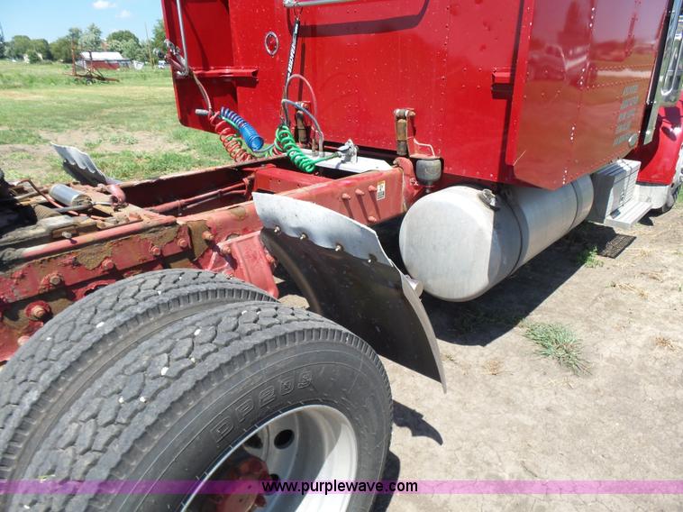 image for item K3133 2006 Peterbilt 379 semi truck