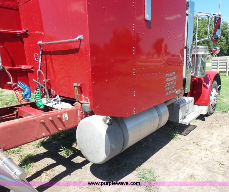 image for item K3133 2006 Peterbilt 379 semi truck
