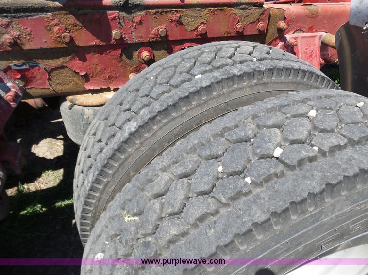 image for item K3133 2006 Peterbilt 379 semi truck