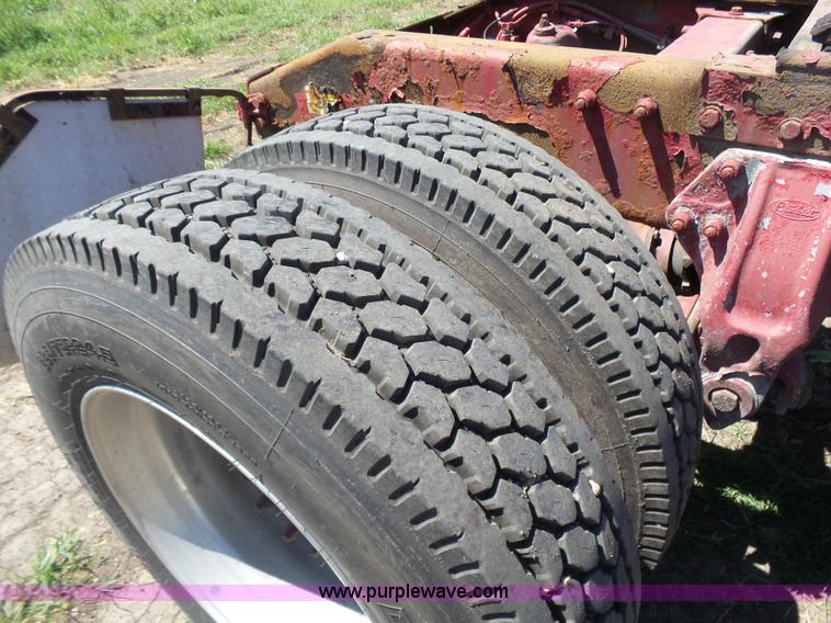 image for item K3133 2006 Peterbilt 379 semi truck