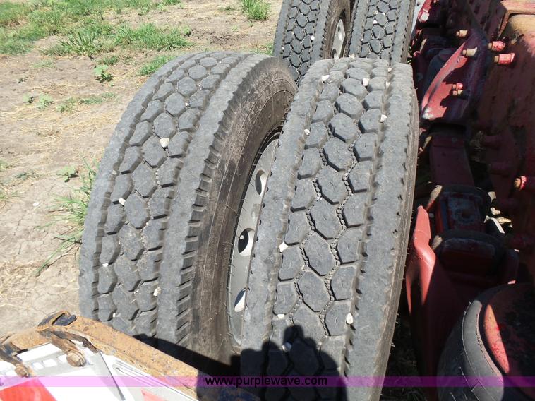 image for item K3133 2006 Peterbilt 379 semi truck