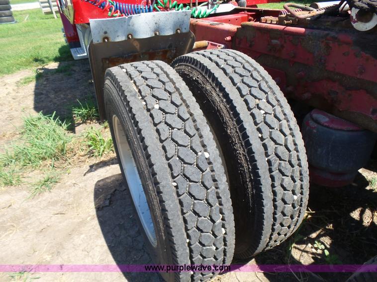 image for item K3133 2006 Peterbilt 379 semi truck