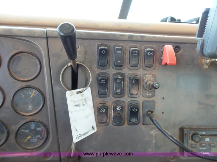 image for item K3167 2007 Mack CV713 Granite semi truck