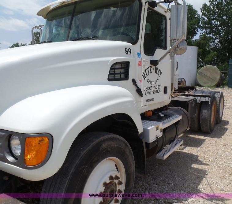 image for item K3167 2007 Mack CV713 Granite semi truck