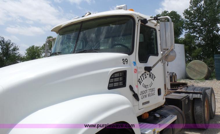 image for item K3167 2007 Mack CV713 Granite semi truck