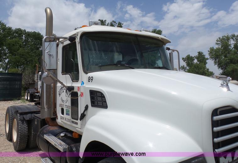 image for item K3167 2007 Mack CV713 Granite semi truck