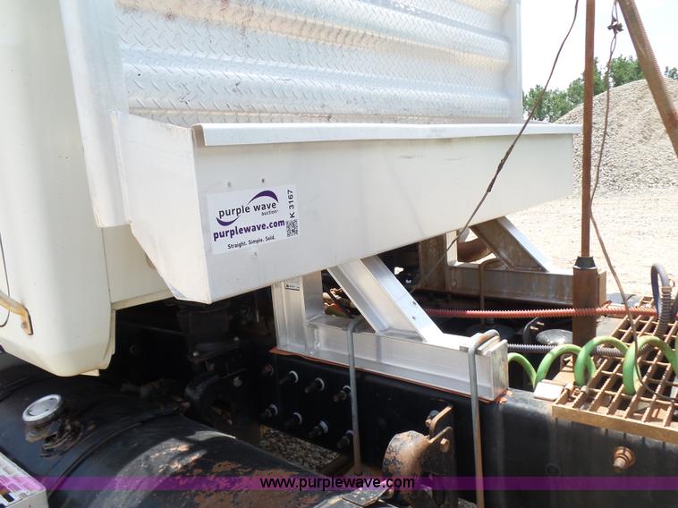 image for item K3167 2007 Mack CV713 Granite semi truck