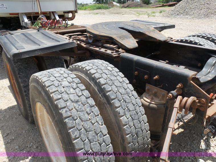 image for item K3167 2007 Mack CV713 Granite semi truck