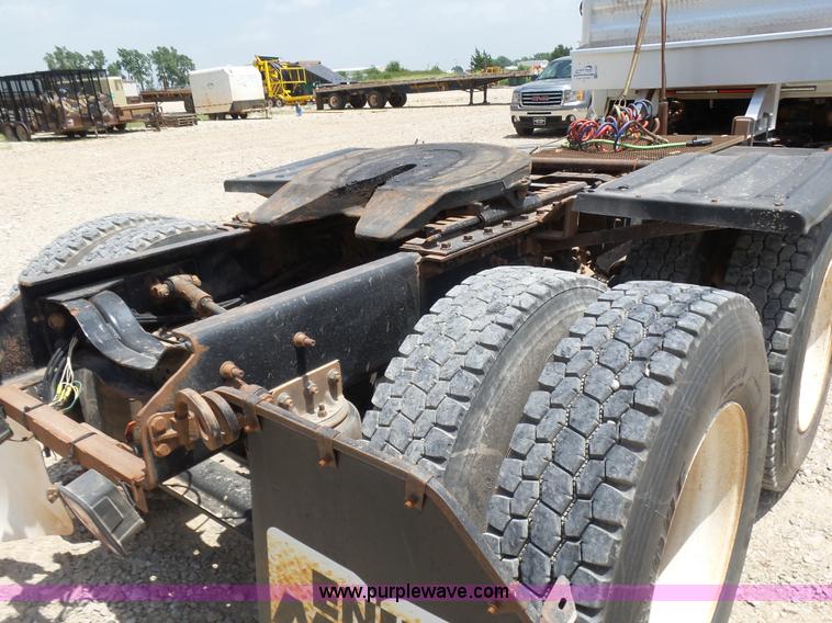 image for item K3167 2007 Mack CV713 Granite semi truck