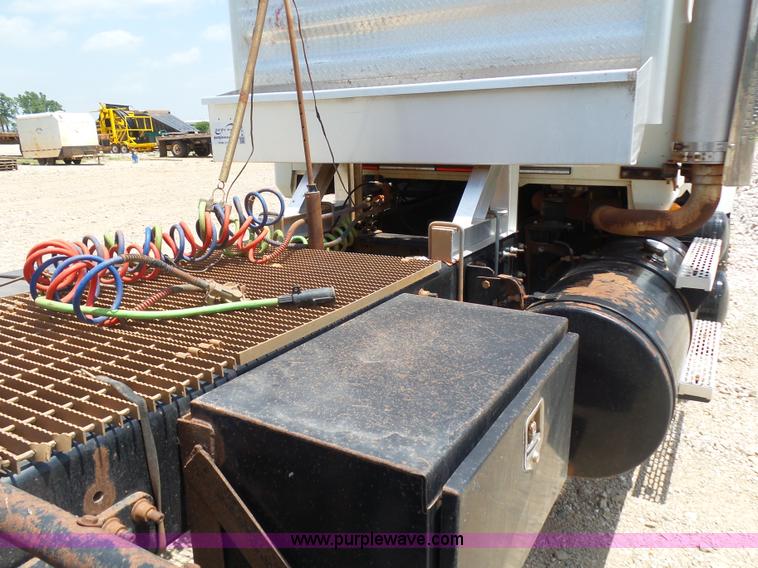 image for item K3167 2007 Mack CV713 Granite semi truck