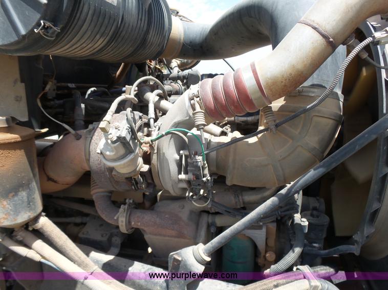 image for item K3168 2005 Mack CHN613 semi truck