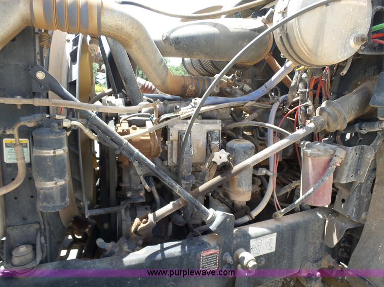 image for item K3168 2005 Mack CHN613 semi truck