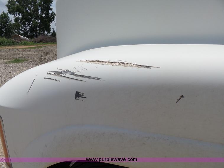 image for item K3168 2005 Mack CHN613 semi truck