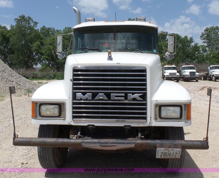 image for item K3169 1998 Mack CH613 semi truck