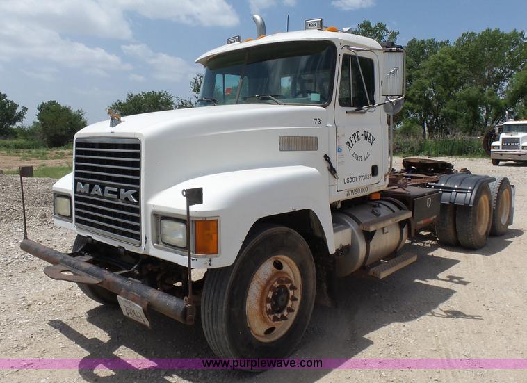image for item K3169 1998 Mack CH613 semi truck