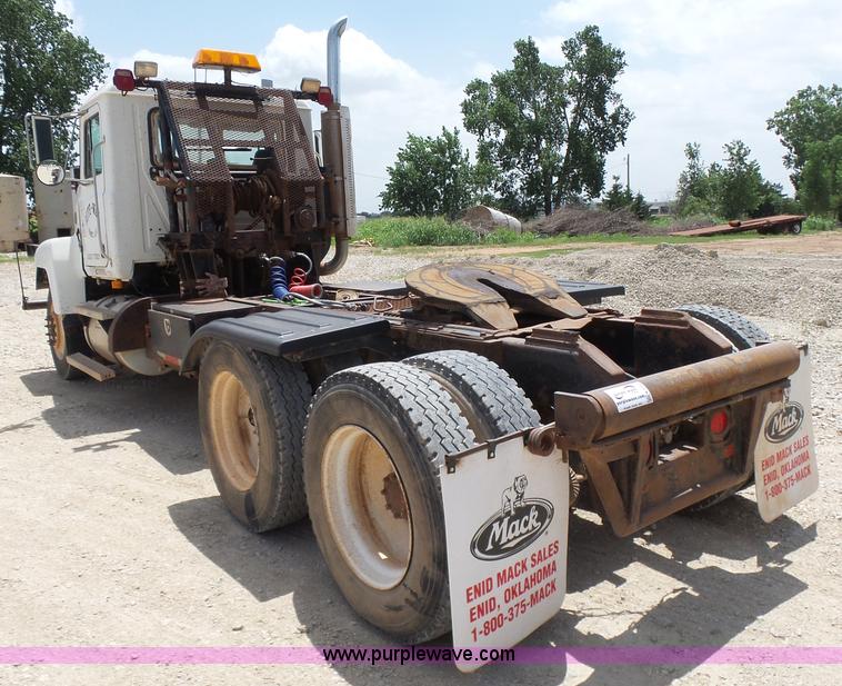image for item K3169 1998 Mack CH613 semi truck