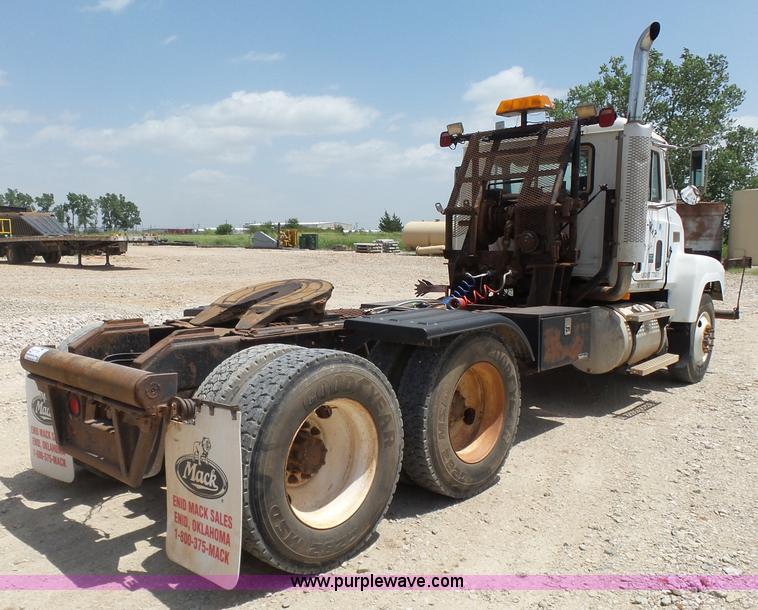 image for item K3169 1998 Mack CH613 semi truck