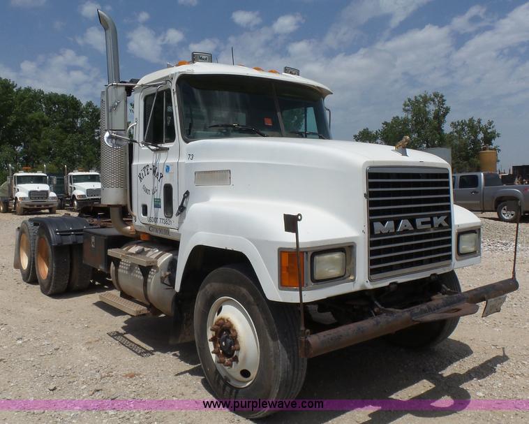 image for item K3169 1998 Mack CH613 semi truck