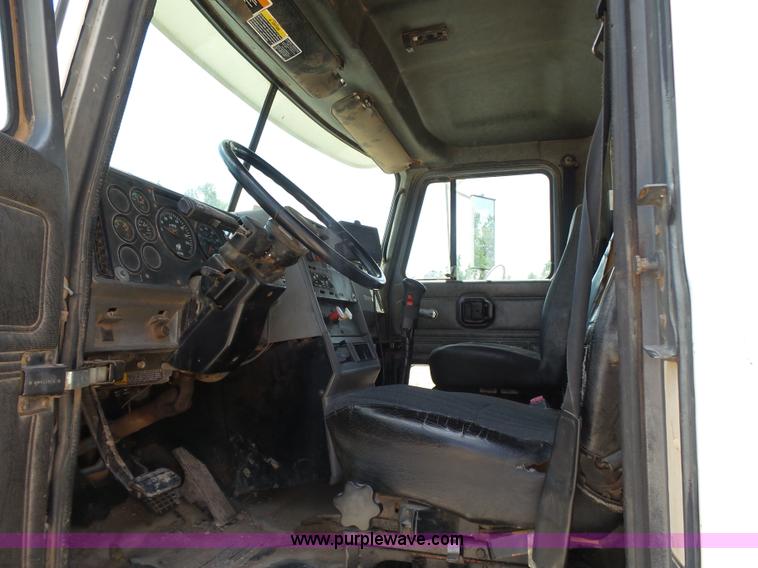 image for item K3169 1998 Mack CH613 semi truck