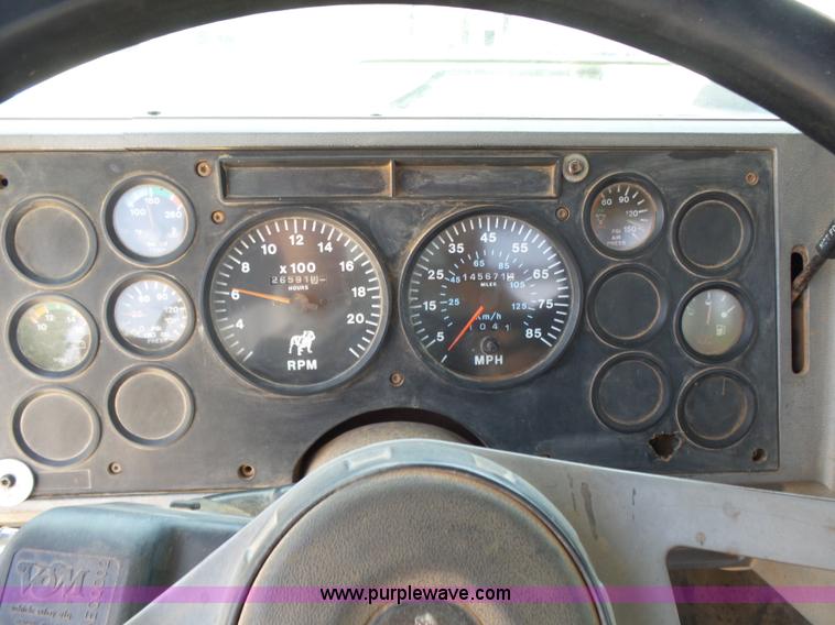 image for item K3169 1998 Mack CH613 semi truck