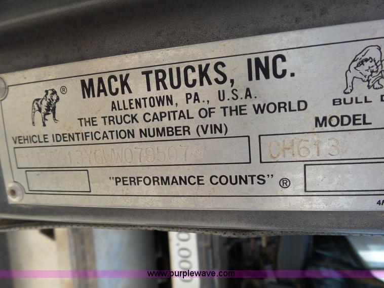 image for item K3169 1998 Mack CH613 semi truck