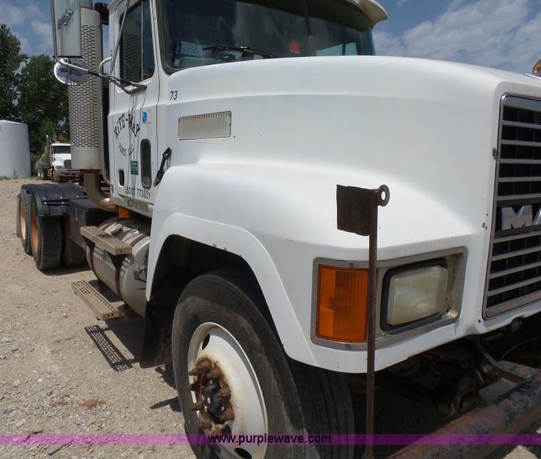 image for item K3169 1998 Mack CH613 semi truck