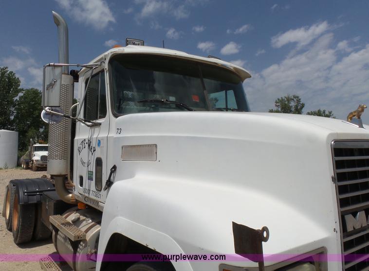 image for item K3169 1998 Mack CH613 semi truck