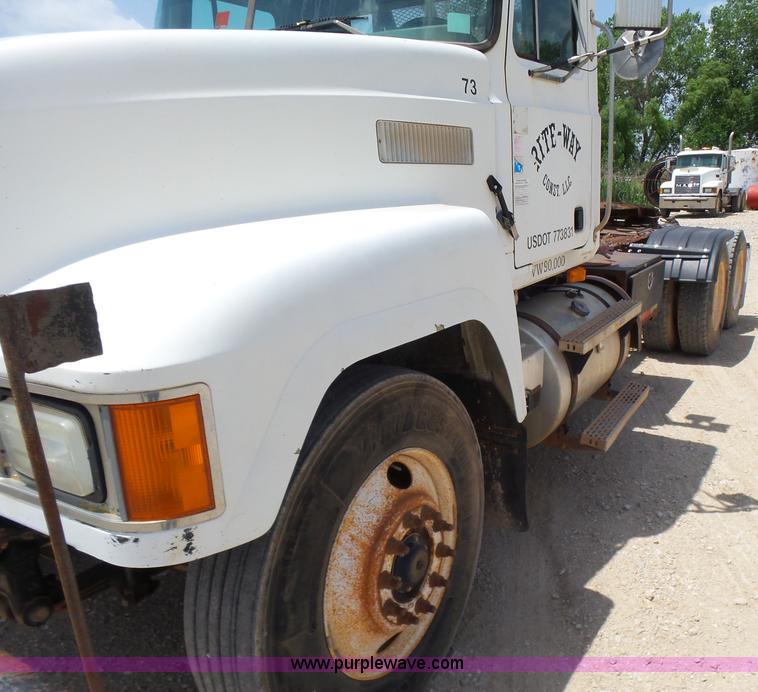 image for item K3169 1998 Mack CH613 semi truck