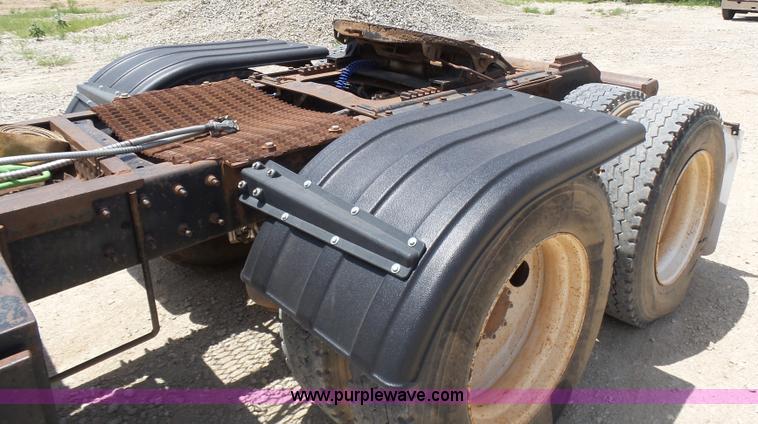 image for item K3169 1998 Mack CH613 semi truck