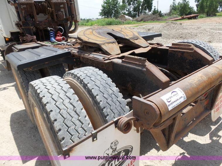 image for item K3169 1998 Mack CH613 semi truck