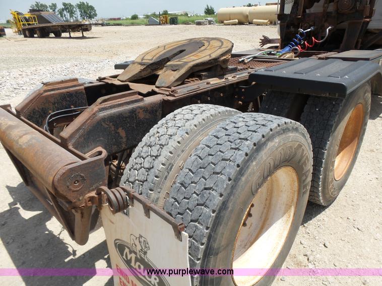 image for item K3169 1998 Mack CH613 semi truck