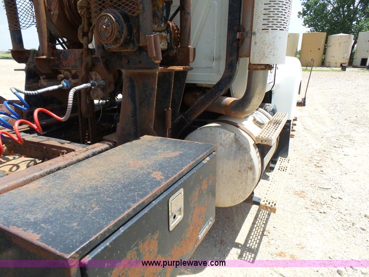 image for item K3169 1998 Mack CH613 semi truck