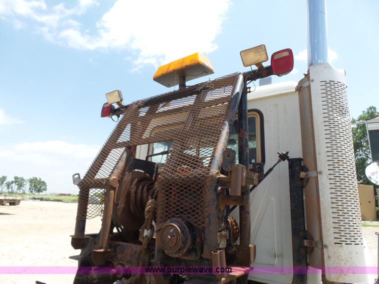 image for item K3169 1998 Mack CH613 semi truck