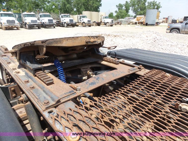 image for item K3169 1998 Mack CH613 semi truck