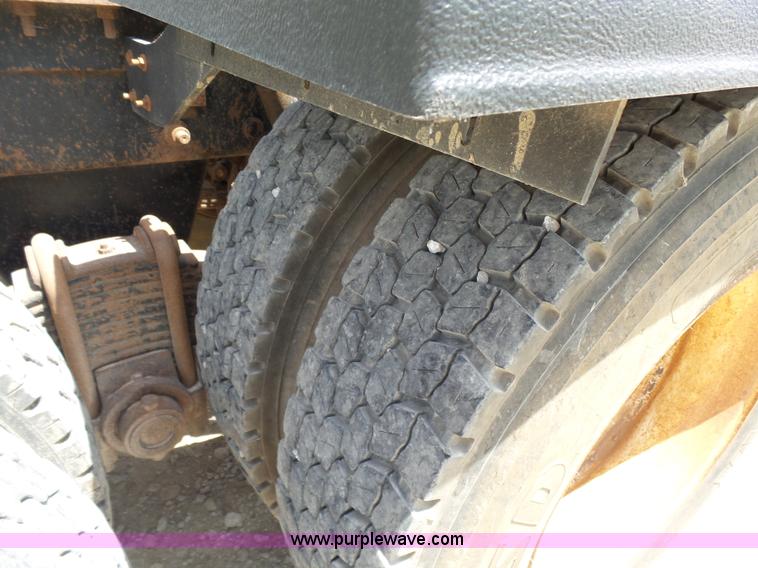 image for item K3169 1998 Mack CH613 semi truck