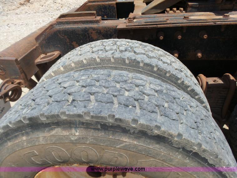 image for item K3169 1998 Mack CH613 semi truck