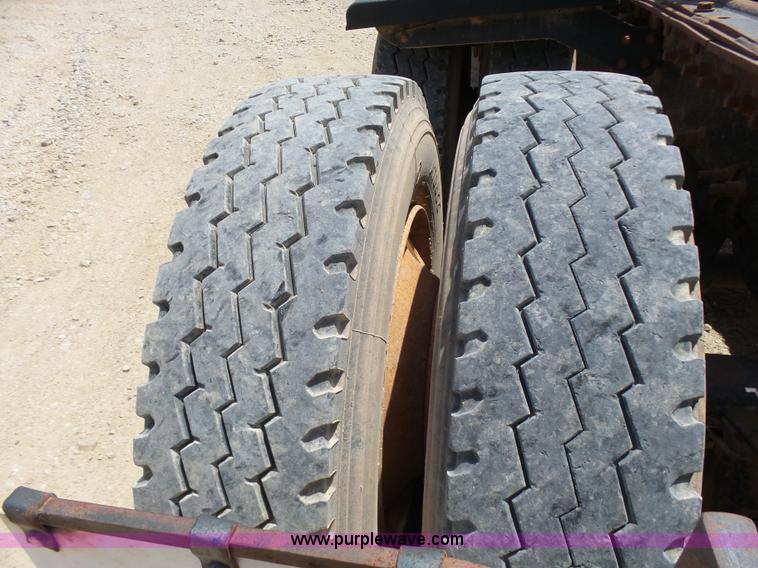 image for item K3169 1998 Mack CH613 semi truck