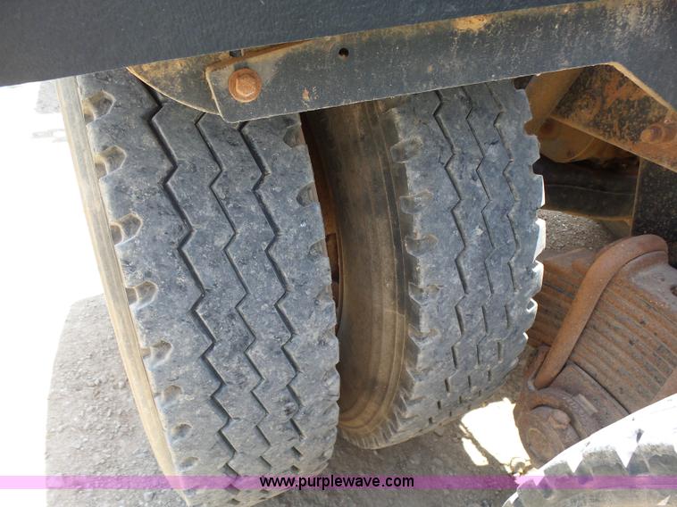 image for item K3169 1998 Mack CH613 semi truck